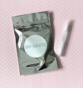 Wink and Wave Toronto Mobile Beauty Services So White Teeth Whitening Pen
